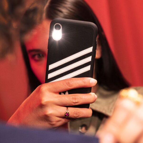 FUNDA CARCASA IPHONE 6/7/8 ADIDAS NEGRO BLANCO - Imagen 2